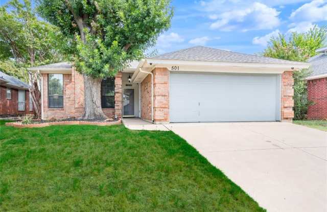 501 Kelley Court - 501 Kelley Court, Fort Worth, TX 76120