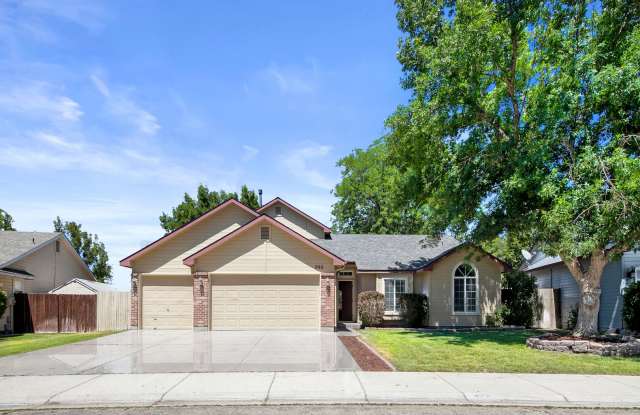 Discover this charming 4-bedroom, 2-bathroom home in Meridian! photos photos