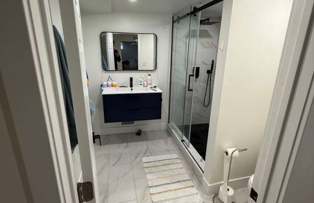 Available immediately!! Large House in Cherry Hill East for Rent Gallery 4