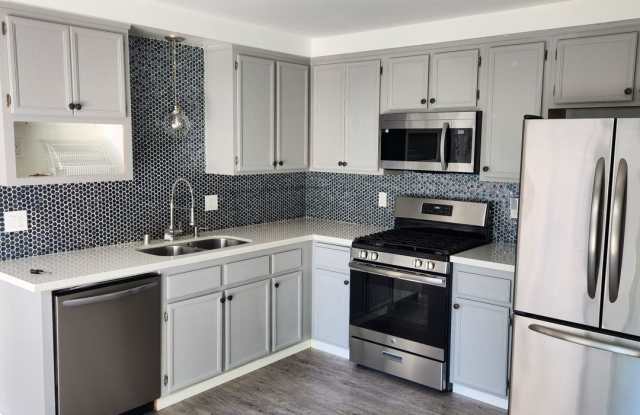 Tierrasanta 4 bedroom 2.5 bath townhouse with back Patio and Parking photos photos