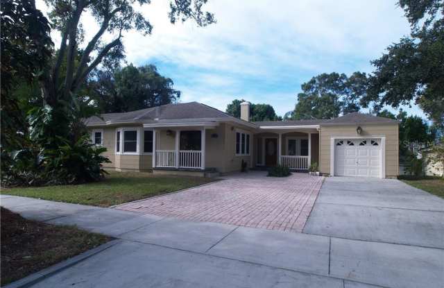 300 ORANGEVIEW AVENUE - 300 Orangeview Avenue, Clearwater, FL 33755