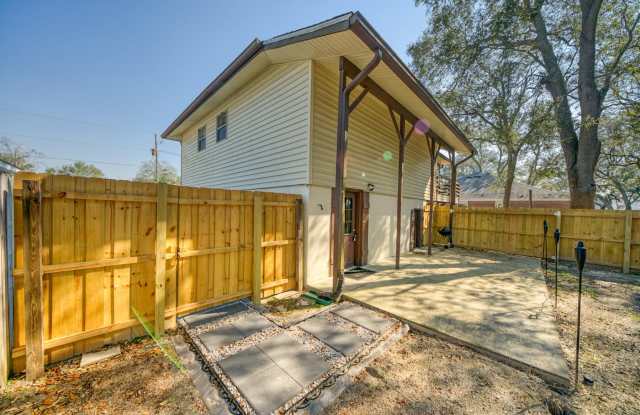 1002 High Grove Court Gallery 4