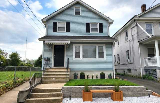 41 2 Avenue Gallery 1