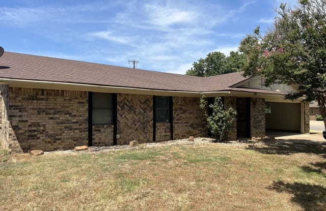 1364 North Dale Avenue - 1364 North Dale Avenue, Stephenville, TX 76401