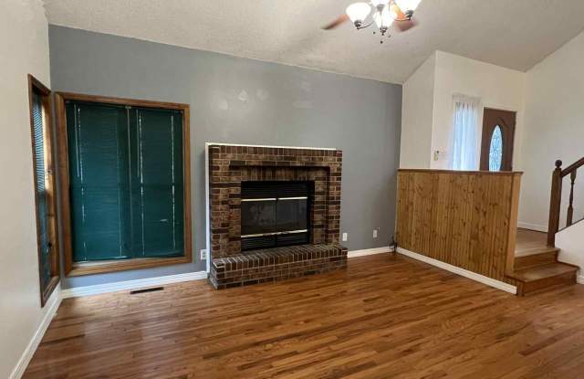 COMING SOON: FALL IN LOVE WITH THIS BEAUTIFUL 3 BEDROOM/ 2 BATHROOM HOUSE WITH FENCED IN YARD, STORM SHELTER, AND CAR GARAGE!! Gallery 4