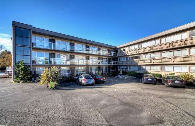 Gorgeous 1 Bed Condo at Alki Point! - 3151 Alki Avenue Southwest, Seattle, WA 98116
