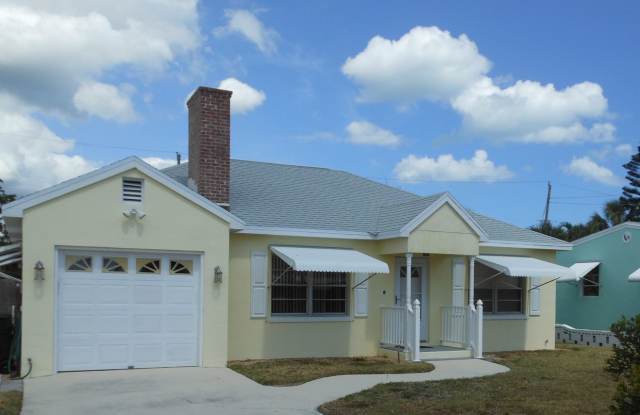 CHARMING 2 BEDROOM, 1 BATH HOME 3 BLOCKS FROM THE OCEAN photos photos