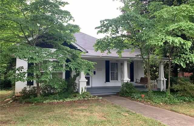 401 W Center Avenue - 401 West Center Avenue, Mooresville, NC 28115