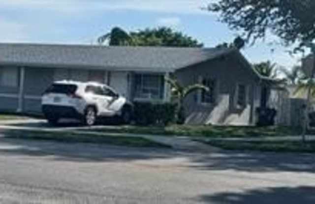 628 N 58th Ave photos photos