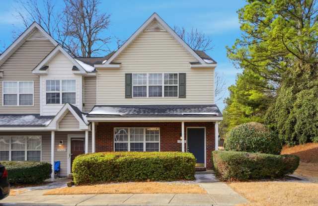 2 Bedroom End Unit Townhome in University Heights! - 1760 Forest Side Lane, Charlotte, NC 28213