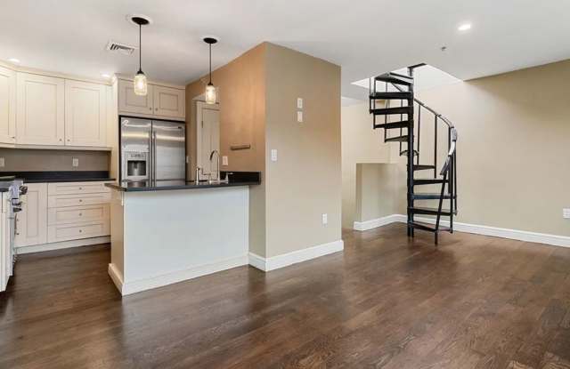 48 E Springfield St photos photos
