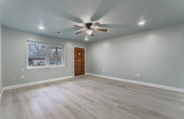 2201 SE 15Th Street Gallery 2