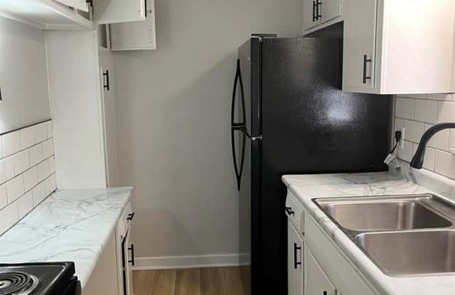 801 N 48th Street Apt 4 - 801 North 48th Street, Omaha, NE 68132