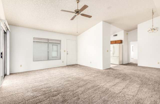 Beautiful Single-Level Home in Peoria! Gallery 4