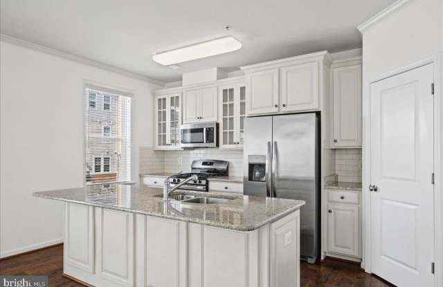 24584 ROSEBAY Terrace Gallery 4