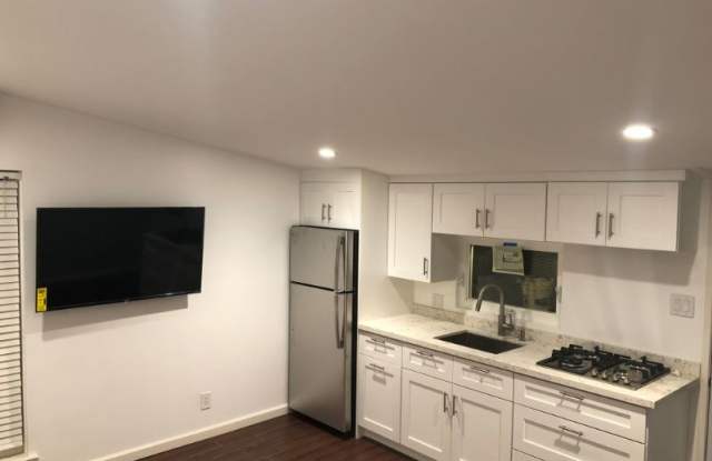 4234 Ellenita Ave A - 4234 Ellenita Avenue, Los Angeles, CA 91356
