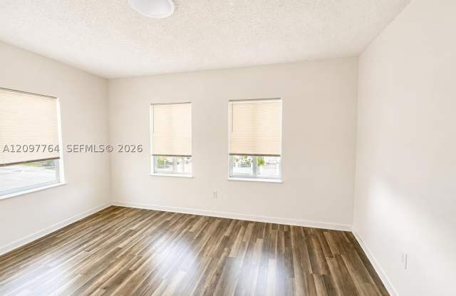 384 Tamiami Canal Rd Gallery 4