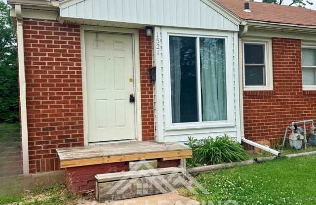 1 Bedroom Duplex Near Washburn University! photos photos 1 Bedroom Duplex Near Washburn University! photos photos