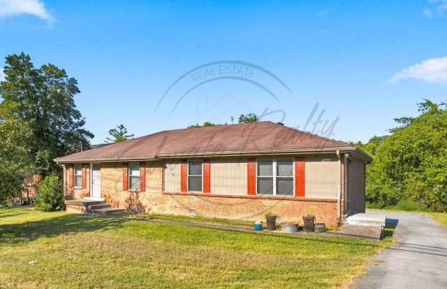 ONE MONTH FREE RENT: Two Bedroom Duplex in Hermitage with Back Deck! Gallery 2