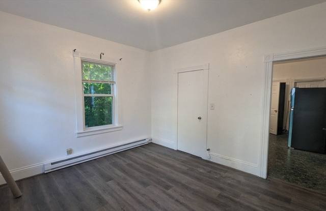 104 Rodney St unit: 2 photos photos