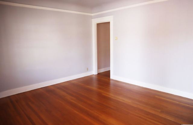 121 N Verdugo Road Gallery 4