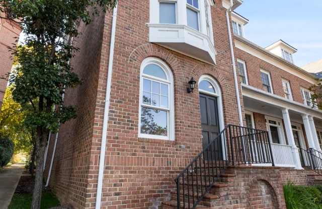 Convenient Alexandria Living with Old Town Charm Gallery 1