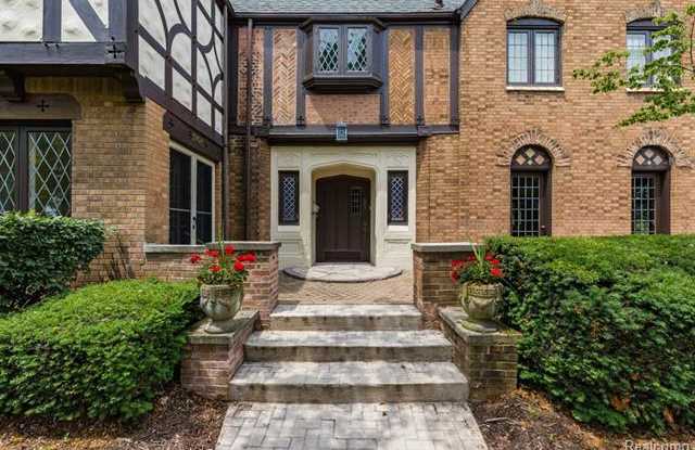 905 BERKSHIRE Road Gallery 2