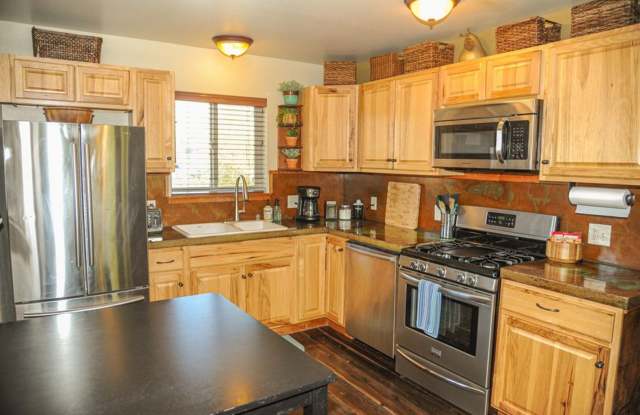Modern Montana Townhome Along the Milwaukee Trail photos photos