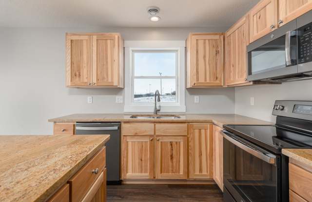 821 7th Avenue Northwest - 107 photos photos
