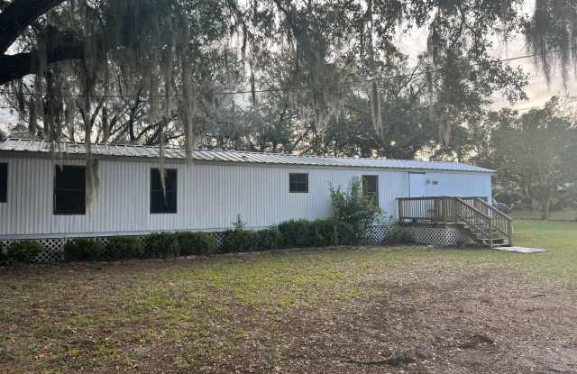 Country living in Lithia Gallery 2
