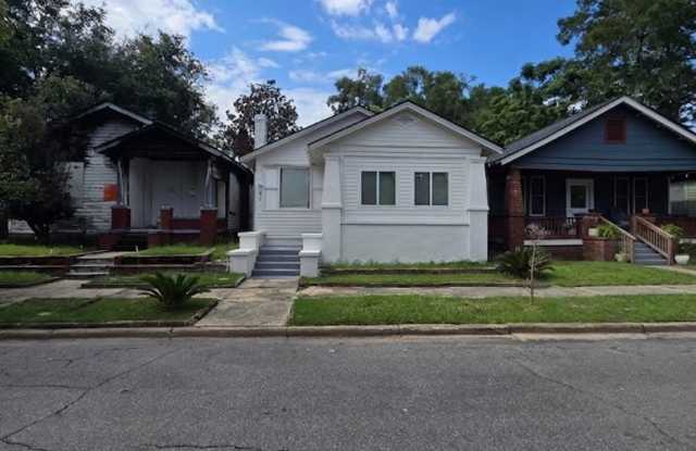 Beautifully maintained 1920s cottage in Cuyler-Brownsville neighborhood Gallery 3