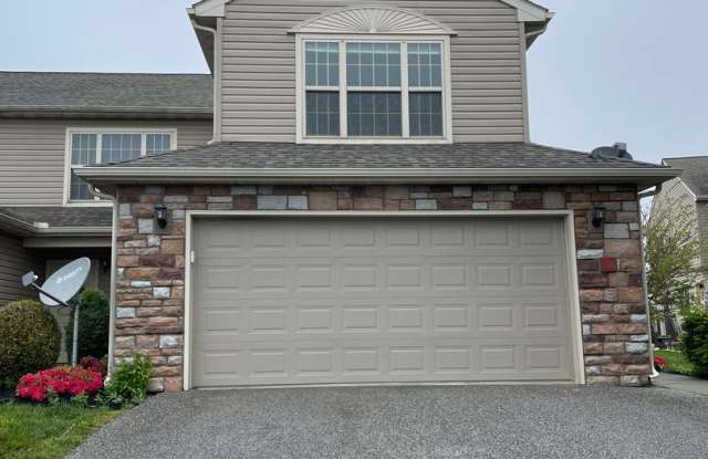 3 Bed 3 Bath End Unit Townhouse in Marietta Gallery 1