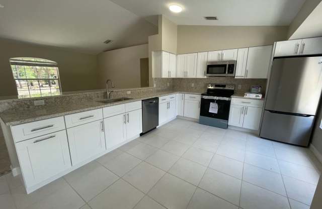 3 Bedroom plus Den, 2 Bath Home in Golden Gate Estates off Golden Gate Blvd. photos photos