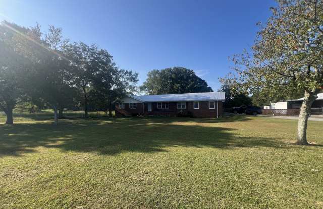 2119 Atlanta Highway SE - 2119 Atlanta Highway Southeast, Statham, GA 30666