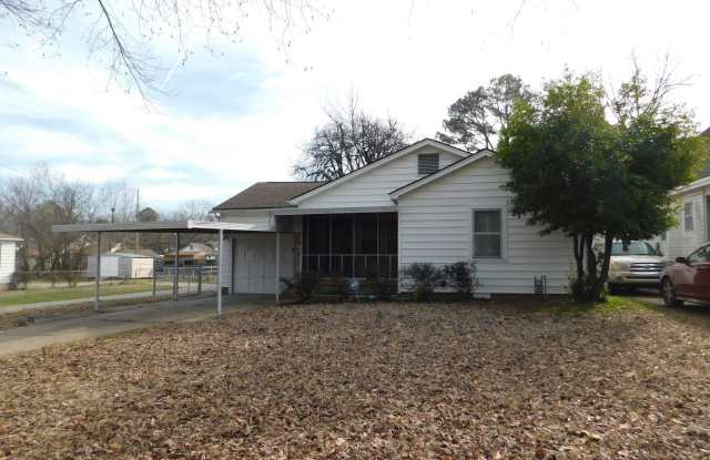 3 Bed 2 Bath House Available Gallery 1