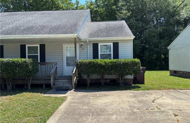 102 Diamond AVE - 102 Diamond Avenue, Chesapeake, VA 23323
