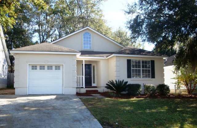 Comfortable 3BR/2BA Home with Open Floor Plan, Vaulted Living Room  Privacy-Fenced Backyard photos photos