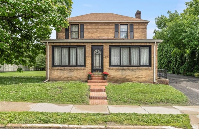 33 South Oviatt St - 33 South Oviatt Street, Hudson, OH 44236