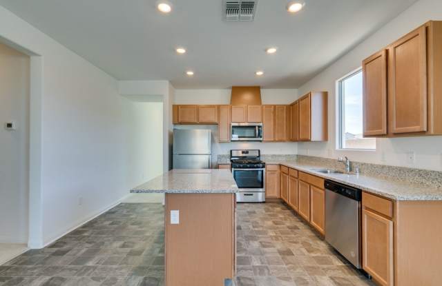GORGEOUS SINGLE STORY WITH MANY UPGRADES*3 BEDROOMS*DEN! Gallery 1
