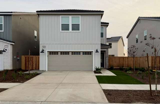 $2,550 Plum Tree, Move in Bonus $500 / Clovis Ave.  Shepherd, New 3 Bd House, Clovis, Heritage Grove Community - 900 Plum Tree Avenue, Fresno County, CA 93619