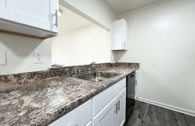 Collinwood Square Apartments Gallery 4