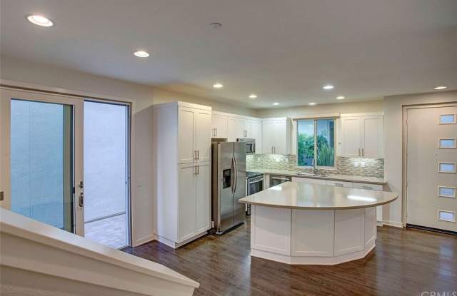 5545 Palm Drive Gallery 3