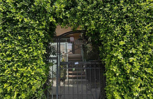 15527 Parthenia Street Gallery 2