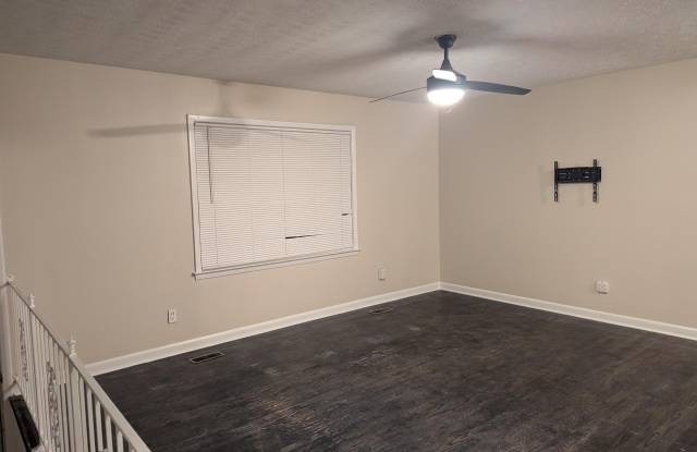 1020 Riverside Circle Gallery 3