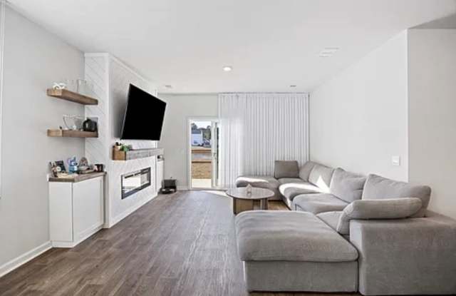 921 Woodside Creek Lane Gallery 1