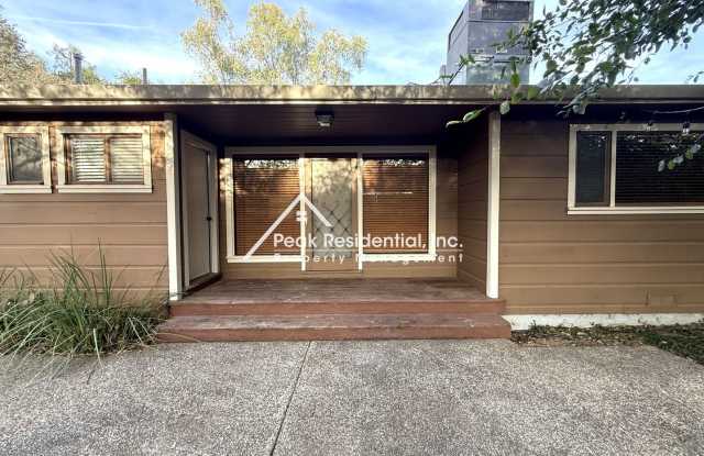 Spacious 3bd/1.5ba Auburn Home with 2 Car Garage & Bonus Room Gallery 4