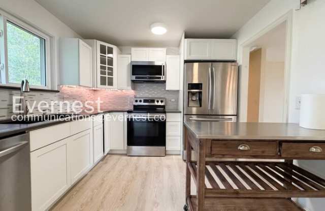 9225 Clermont Drive Gallery 3