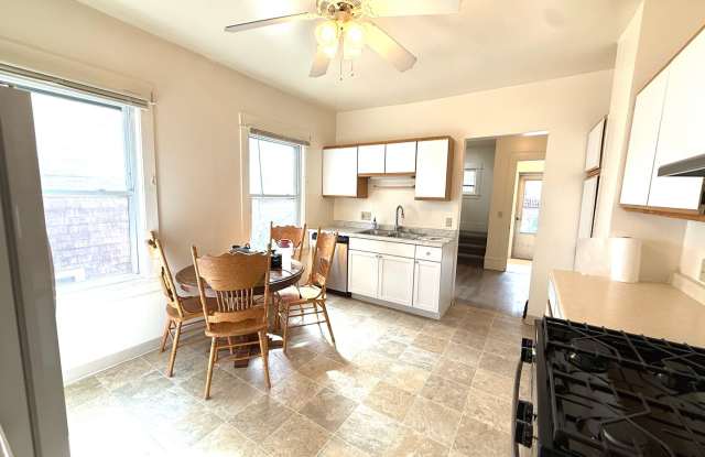 5 bedroom with parking near Regent/Mills $5000/month! Gallery 3