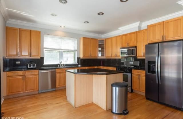 4922 S Cornell - 4922 South Cornell Avenue, Chicago, IL 60615