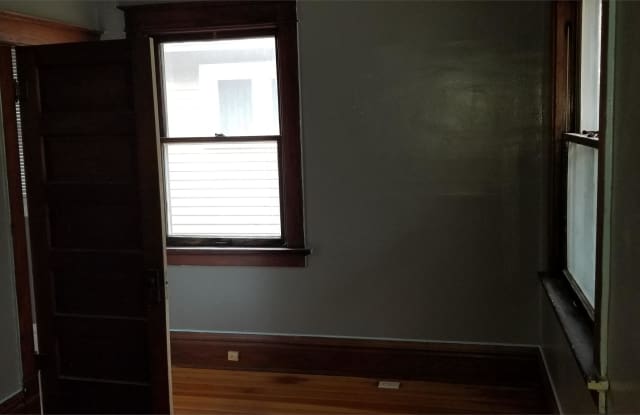 1051 Daniels Street NE Gallery 3